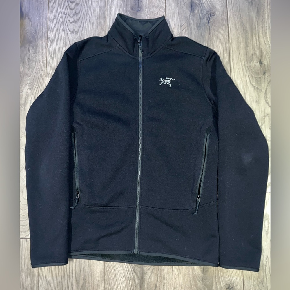 Arc’teryx Black Zip Up Size Medium